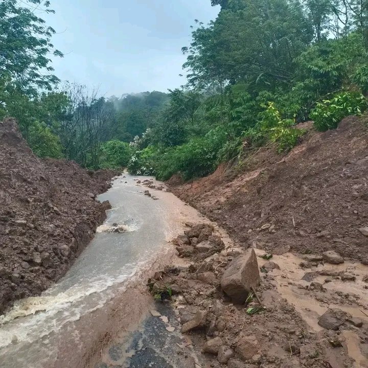  Jalan Poros Tebing Tinggi - Pendopo kembali longsor dan tidak bisa dilewati kendaraan. (Handout)