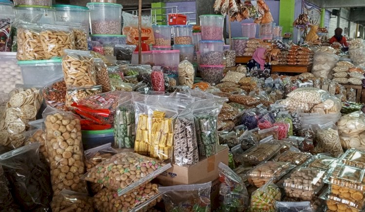 Pedagang kue kering di Muara Enim keluhkan sepi pembeli/Foto:Noviansyah