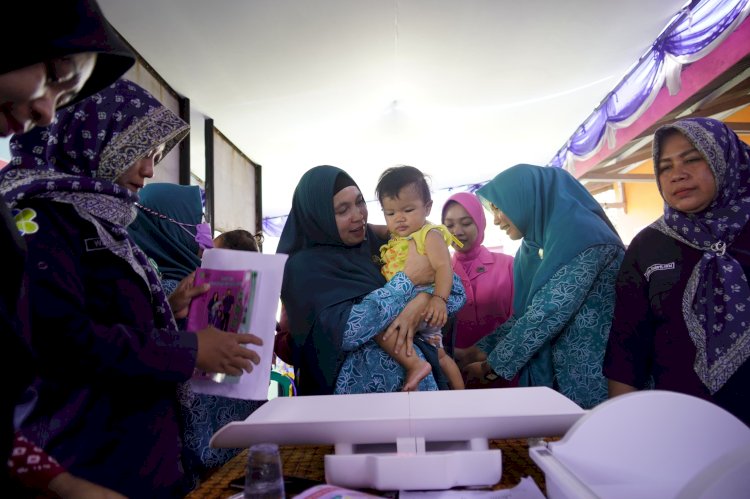Ketua TP PKK OKU Timur saat menghadiri acara Gerakan Pengukuran dan Intervensi Serentak Pencegahan Stunting. (Dokumentasi  Kominfo OKU Timur)