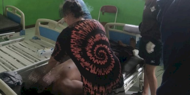 Jenazah Praka Hendrik saat dievakuasi ke Puskesmas Sinak usai menjadi korban penembakan KKB/Istimewa