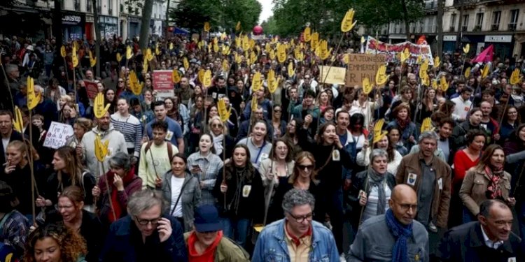 Orang-orang menghadiri demonstrasi menentang partai sayap kanan RN Prancis, menjelang pemilihan legislatif awal di Paris, Prancis, pada Sabtu, 15 Juni 2024/Net