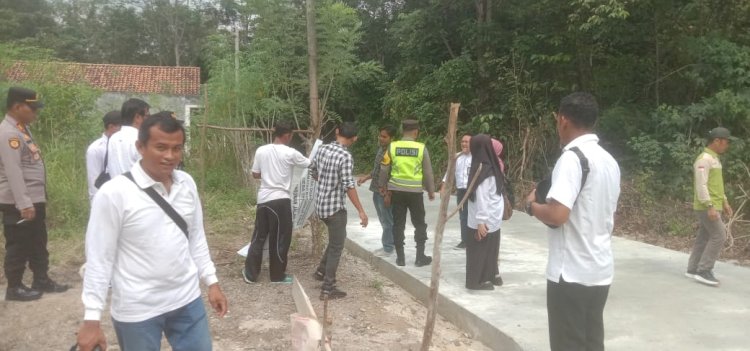Salah satu jalan lingkungan yang dibangun pada masa kepemimpinan Kades Terusan, Tugino ST/Foto: Amizon