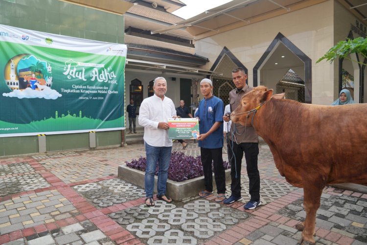 Direktur Utama PGN, Arief Setiawan Handoko dalam acara penyerahan hewan kurban secara simbolik di Palembang. (ist/rmolsumsel.id) 