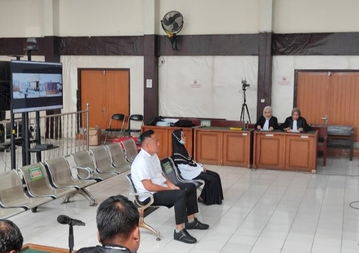 Majelis Hakim yang diketuai Hakim Masrianti SH MH, menolak seluruh eksepsi dari kuasa hukum dua terdakwa Bambang Gusriandi dan Mirdayani, di PN Tipikor Palembang, Kamis (20/6).(Dudy Oskandar/RMOLSumsel.id)