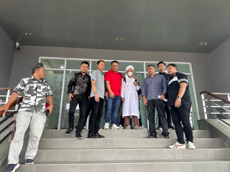 Tim Tabur (tangkap buron) Kejaksaan Tinggi Sumatera Selatan, berhasil menangkap tersangka Riduan yang sempat menjadi Daftar Pencarian Orang (DPO)/handout 