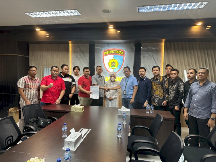 Tim Tabur Kejati Sumsel mengamankan tersangak Riduan/Foto: Penkum Kejati Sumsel