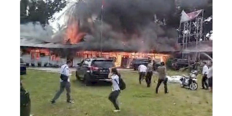 Tangkapan layar Kantor KPU Labuhanbatu Raya terbakar/Repro