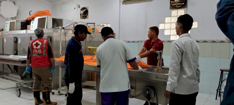Jenazah Agus Tri Budi saat berada di kamar Jenazah RS Bhayangkara M Hasan Palembang /Handout