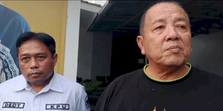 Mantan Gubernur Lampung, Arinal Djunaidi, usai dicoklit petugas Pantarlih di kediamannya, Senin (24/6)/istimewa