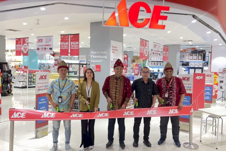 Suasana pembukaan reopening ACE Hardware/FotoMaya Hasan