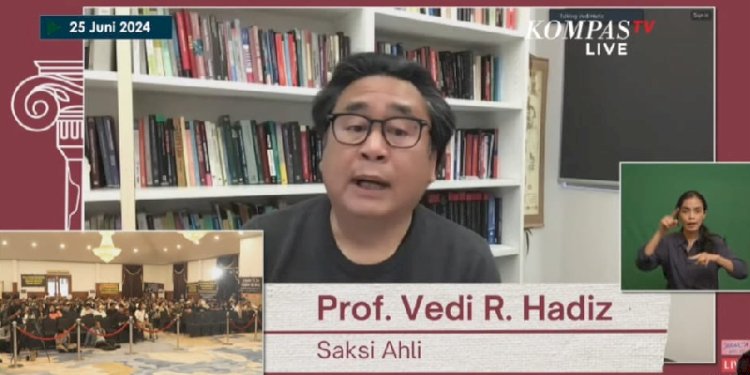 Ilmuwan sosial Indonesia yang bekerja sebagai Professor of Asian Studies dan Direktur pada Asia Institute, University of Melbourne, Australia, Prof. Vedi R. Hadiz, dihadirkan sebagai saksi ahli dalam sidang luar biasa Mahkamah Rakyat, di Universitas Indonesia (UI), Depok, Jawa Barat, Selasa (25/6)/Repro