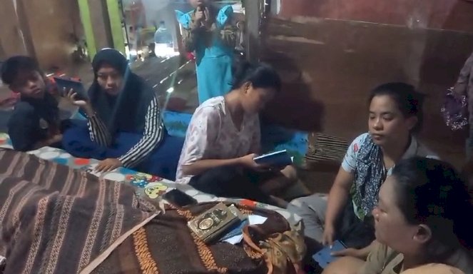 Suasana duka menyelimuti rumah korban pembacokan/ist