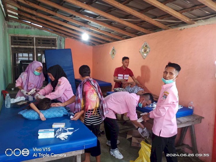 Kegiatan Sunatan Massal yang diselenggarakan Dinkes Muratara dan masyarakat/Foto: Alam