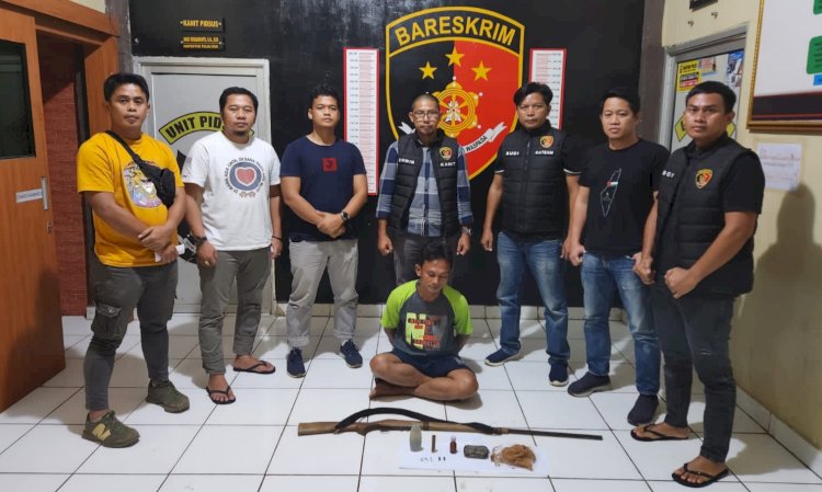 Polisi amankan pelaku yang menyimpan senjata api rakiyam di rumah/ist
