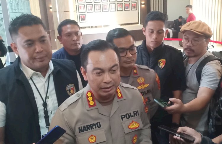 Kapolrestabes Palembang Kombes Pol Harryo Sugihhartono saat diwawancarai awak media/Foto: DennY Pratama