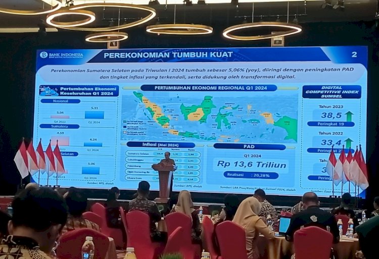 Capacity Building bagi Tim Percepatan dan Perluasan Digitalisasi Daerah (TP2DD) se-Sumsel di Ballroom The Zuri Hotel Palembang. (ist/rmolsumsel.id)