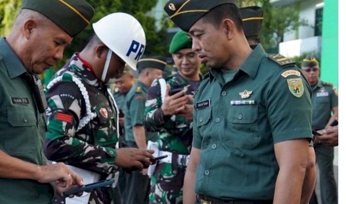 Kodam II Sriwijaya mengadakan pemeriksaan acak dan mendadak terhadap handphone (HP) prajurit dan PNS TNI di lingkungan Kodam/ist