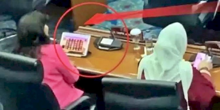 Anggota DPRD Jakarta ketahuan bermain judi online saat rapat paripurna/Rep