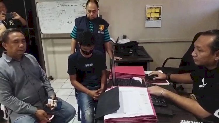 Pelaku Kevin saat menjalani pemeriksaan. (Denny Pratama/RMOLSumsel.id)