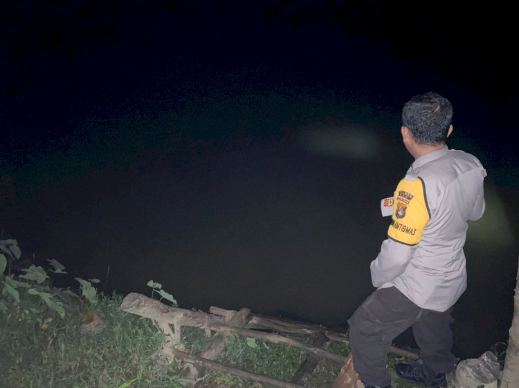 Tim saat melakukan pencarian terhadap korban, Rabu (10/7) malam. (Polres OKU/rmolsumsel.id)