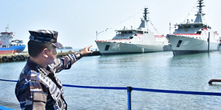 Kepala Staf Angkatan Laut (KSAL) Laksamana Muhammad Ali memimpin acara Shipnaming dan Launching dua Unit Kapal PC 60 Meter di galangan kapal PT. Caputra Mitra Sejati, Banten pada Jumat (12/7)/Ist