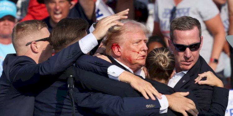 Gambar menunjukkan telinga Donald Trump berdarah saat berkampanye di Pennsylvania pada Sabtu, 13 Juli 2024/Net