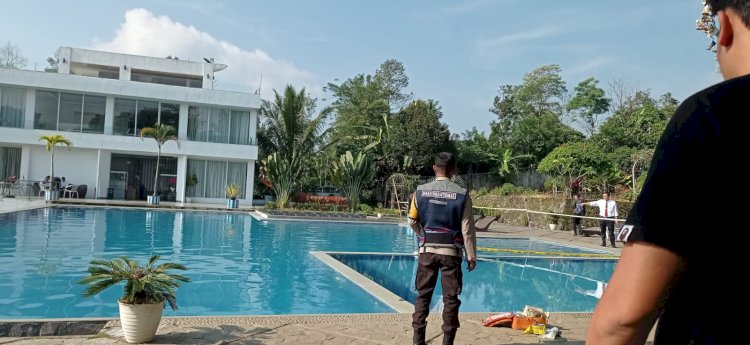 Kasat Reskrim Polres Pagar Alam Chandra Kirana Pimpin Gelar Olah TKP Dugaan Anak Meninggal Dunia Saat Berenang Di Kolam Orchid Senin (15/7). (Handout)