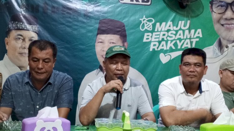 Bakal Calon Bupati Muara Enim, Ramlan Holdan gelar jumpa pers di kantor DPC PKB Muara Enim/Foto: Noviansyah