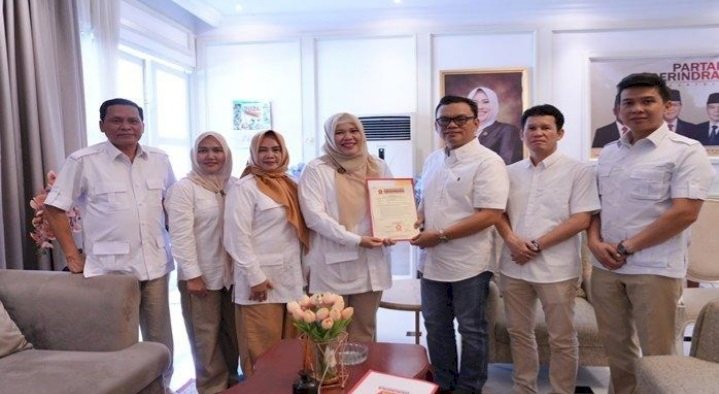 Balon Bupati Empat Lawang Joncik Muhammad saat menerima SK Partai Gerindra/ist