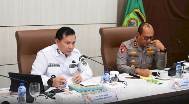 Pj Gubernur Sumsel Elen Setiadi bersama Kapolda Sumsel Irjen Pol A Rachmad Wibowo dalam Rapat Koordinasi Upaya Pencegahan, Penanganan dan Penegakkan Hukum (Gakkum) Terhadap Kegiatan Ilegal Migas di Kabupaten Musi Banyuasin/Foto:Kominfo