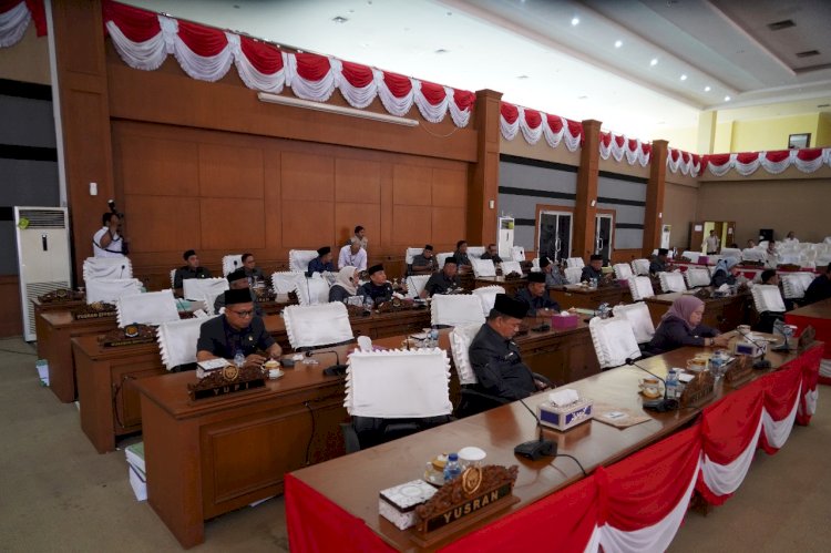 Anggota DPRD Muara Enim menyampai aspirasi ratusan pemilik lahan di area Bintan Desa Keban Agung Kecamatan Lawang Kidul. (ist/rmolsumsel.id) 