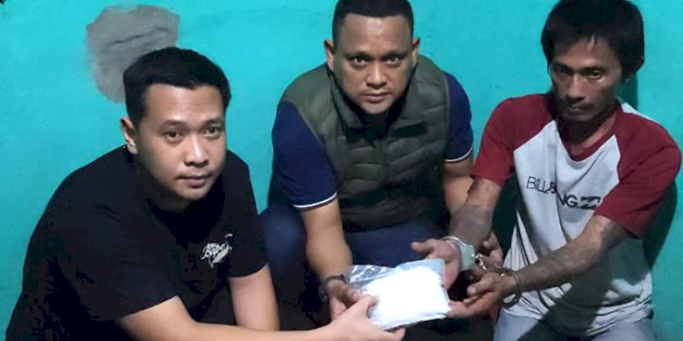 Tim Unit 3 Subdit 1 Ditresnarkoba Polda Metro Jaya saat mengungkap peredaran sabu di dalam boneka/Istimewa