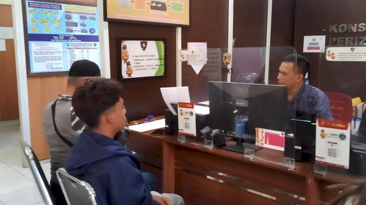 Ketua Yayasan Masjid Kiai Muara Ogan Dedi Hambali membuat laporan polisi di Sentra Pelayanan Kepolisian Terpadu (SPKT) Polrestabes Palembang/ist