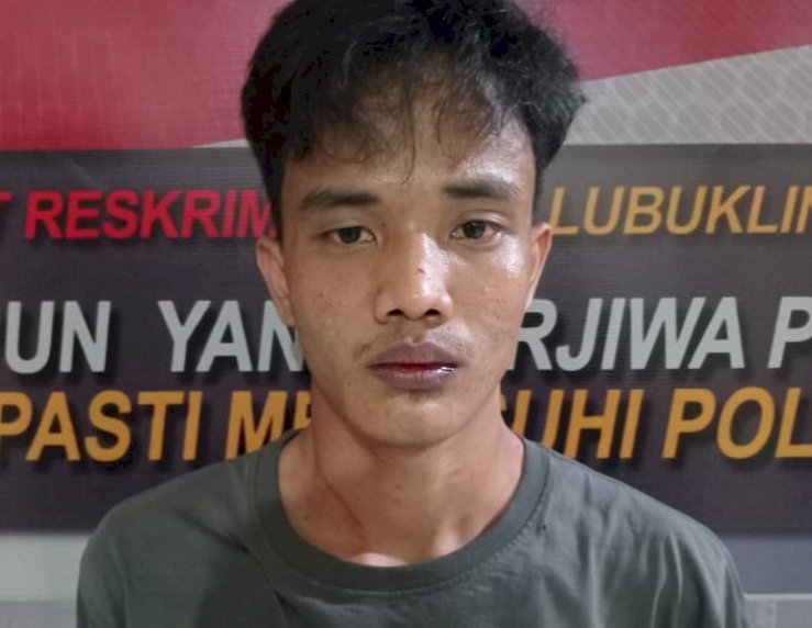 Reli (23) tersangka penganiayaan paman kandung saat berada di Polres Lubuklinggau, Sumatera Selatan. (Dokumentasi Polisi)