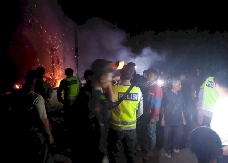 Kebakaran bekas perumaham Guru SD Batu Gane, Kecamatan Selangit, Kabupaten Musi Rawas.(Dokumentasi Polres Musi Rawas)
