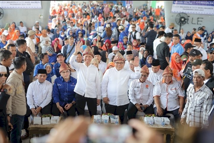 Yudha Pratomo dan Baharuddin saat deklarasi sebagai peserta Pilkada Palembang. (ist/rmolsumsel.id) 