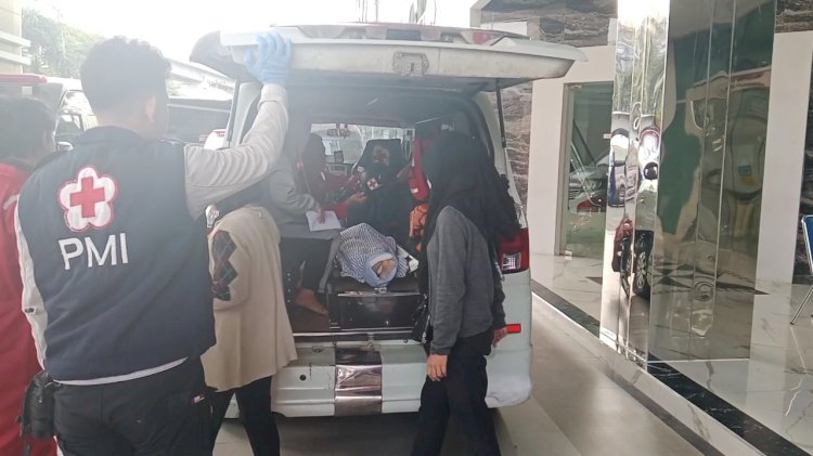 Jenazah anak laki laki ditemukan tewas di kolam bekas galian disamping Asrama Haji Palembang . (fauzi/rmolsumsel.id) 