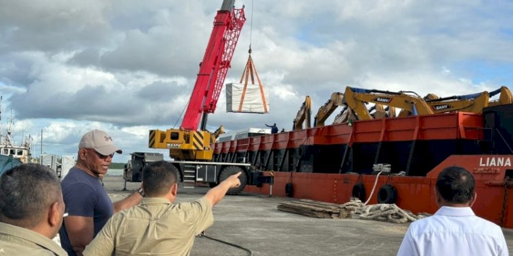 Ekskavator buatan China tiba di Distrik Ilwayab Wanam, Kabupaten Merauke, Papua Selatan/Ist