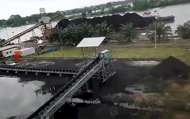 Tangkapan layar video pelabuhan batu bara PT Dizamatra Powerindo. (repro/rmolsumsel.id) 
