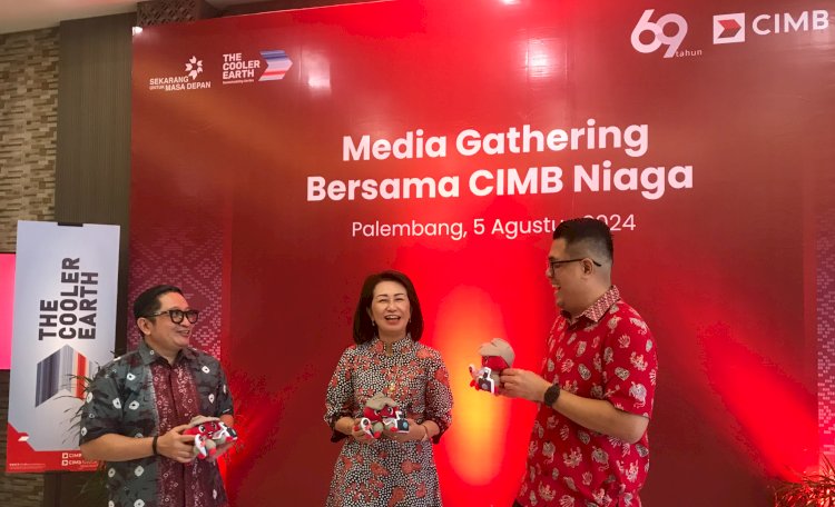 Head of Region Sumatera, Maya Sartika, Corcom head CIMB Niaga Hery Kurniawan, branch Area Head Sunatera Area V Niaga Lianto?Foto: Maya Hasan