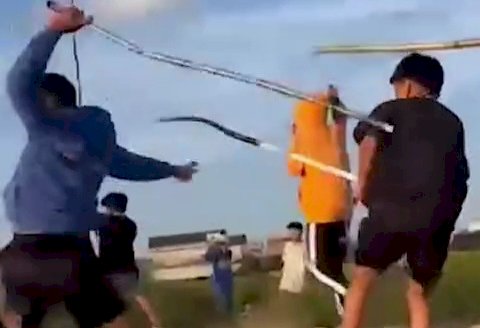 Aksi tawuran antar kelompok remaja di Kabupaten OKI. (Tangkapan Layar)