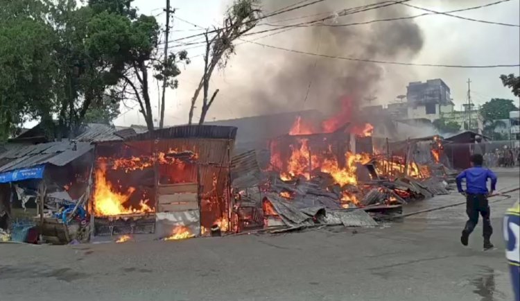 Kebakaran hanguskan sejumlah kios pedagang kaki lima di Jalan Kalimantam Kota Lubuklinggau. (Handout)