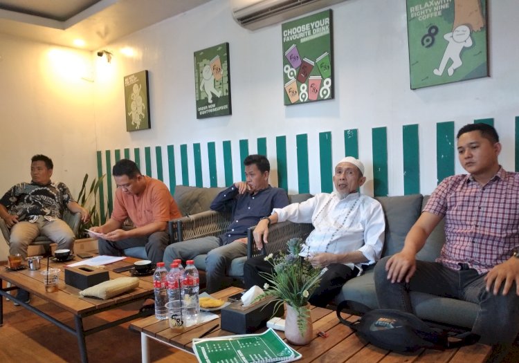 Pengusaha lokal sekaligus Direktur Utama PT. Nikan Radja Djaya, H Rusdi Ronie SH, melayangkan protes keras terhadap hasil lelang proyek Pembuatan Sumur Bor di Desa Beringin, Kabupaten Muara Enim/Foto: Dudi Oskandar