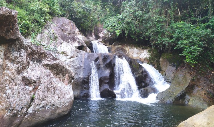 Air Terjun Sri Pengantin yang berada dalam kawasan hutan Taman Nasional Kerinci Seblat (TNKS)/Foto: Yosep Indra Praja