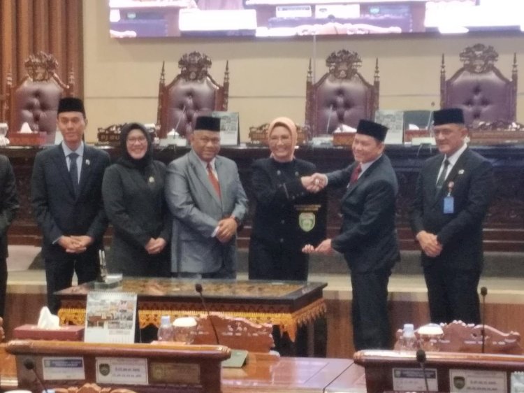 DPRD Sumsel menggelar rapat paripurna ke-86 dengan agenda penandatanganan nota kesepakatan antara Pemerintah Provinsi Sumsel terkait  KUA-PPAS APBD Tahun 2025/Foto: Dudi Oskandar