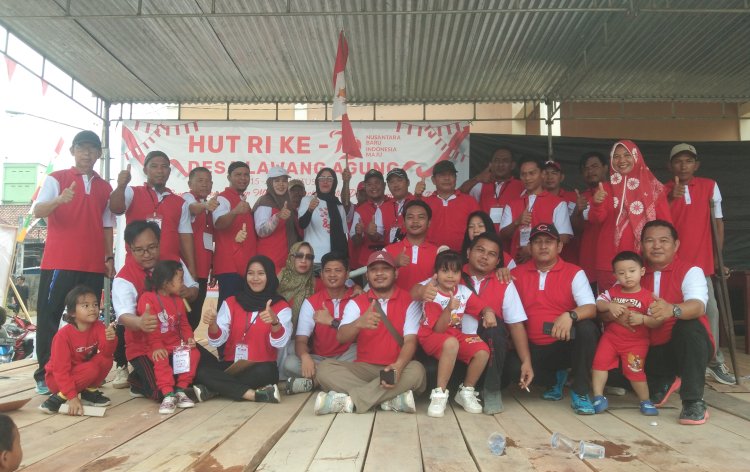 Kades Lawang Agung Saiful Sulaiman bersama panitia/Foto: Alam