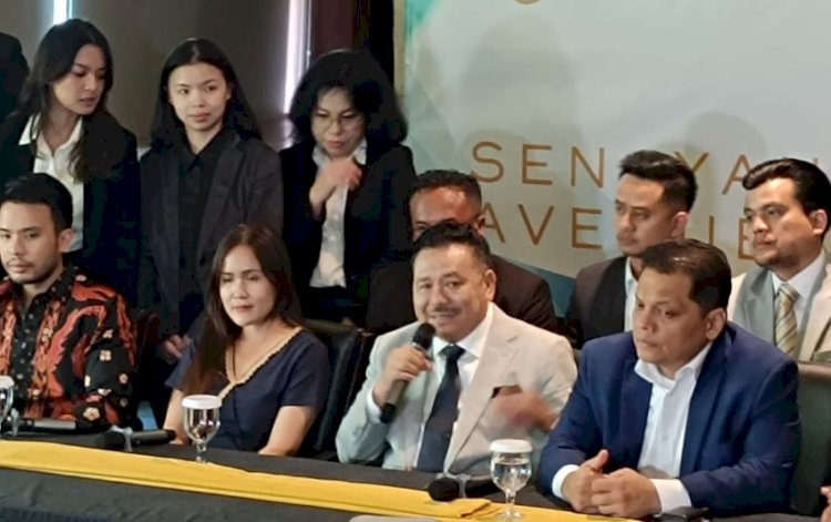 Otto Hasibuan dkk bersama klien Jessica Wongso saat konferensi di Jakarta, Minggu 18 Agustus 2024/RMOL