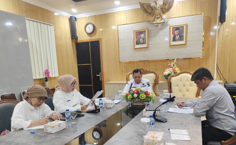 Pj Wali Kota Palembang Abdul Rauf Damenta dan Inspektorat Palembang Jamiah Haryanti saat sesi wawancara dengan redaksi/Foto:RMOLSumsel