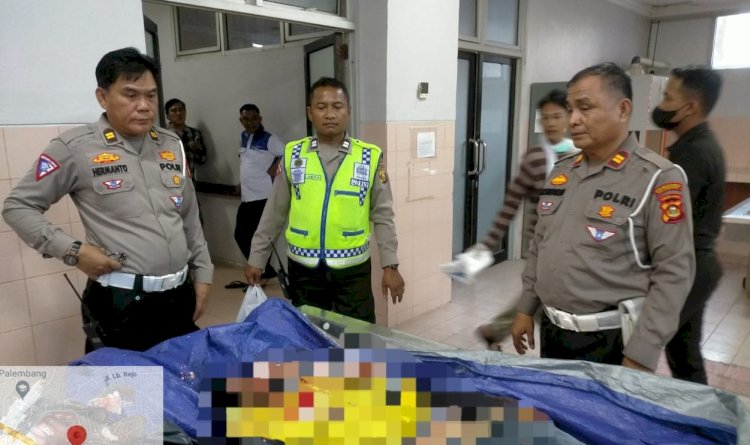 Jenazah pengemudi ojol yang tewas di otopsi RS Bhayangkara Moh hasan Palembang/ist