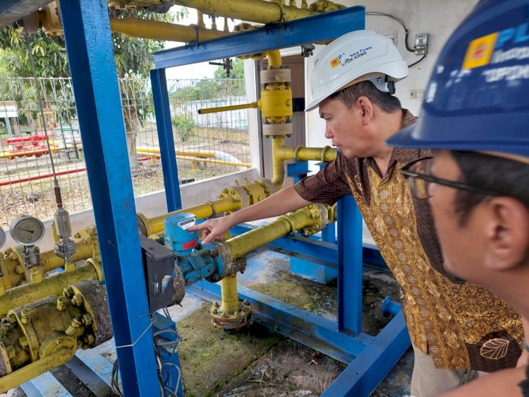 Ketua KPPU Fanshurullah Asa saat kunjungan kerja dengan Kepala Kantor Wilayah II KPPU Wahyu Bekti Anggoro di PT Petrogas Ogan Ilir.. (kppu Wilayah II/rmolsumsel.id) 